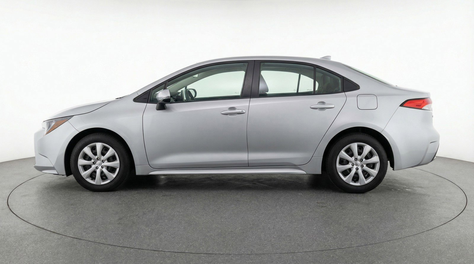 Used 2025 Toyota Corolla LE FWD image 5