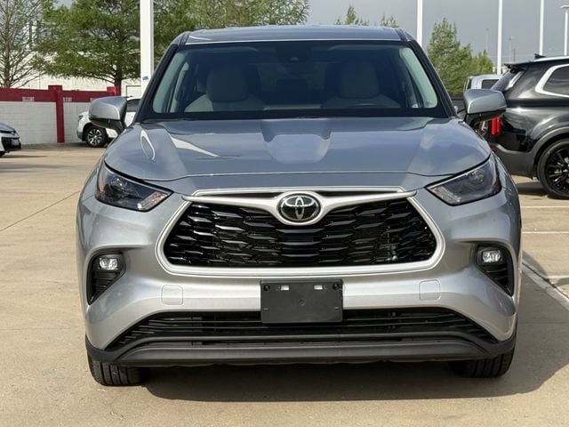 Used 2023 Toyota Highlander LE FWD image 8