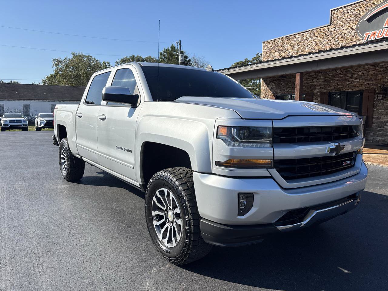 Used 2018 Chevrolet Silverado 1500 LT w/ All Star Edition AWD/4WD image 2