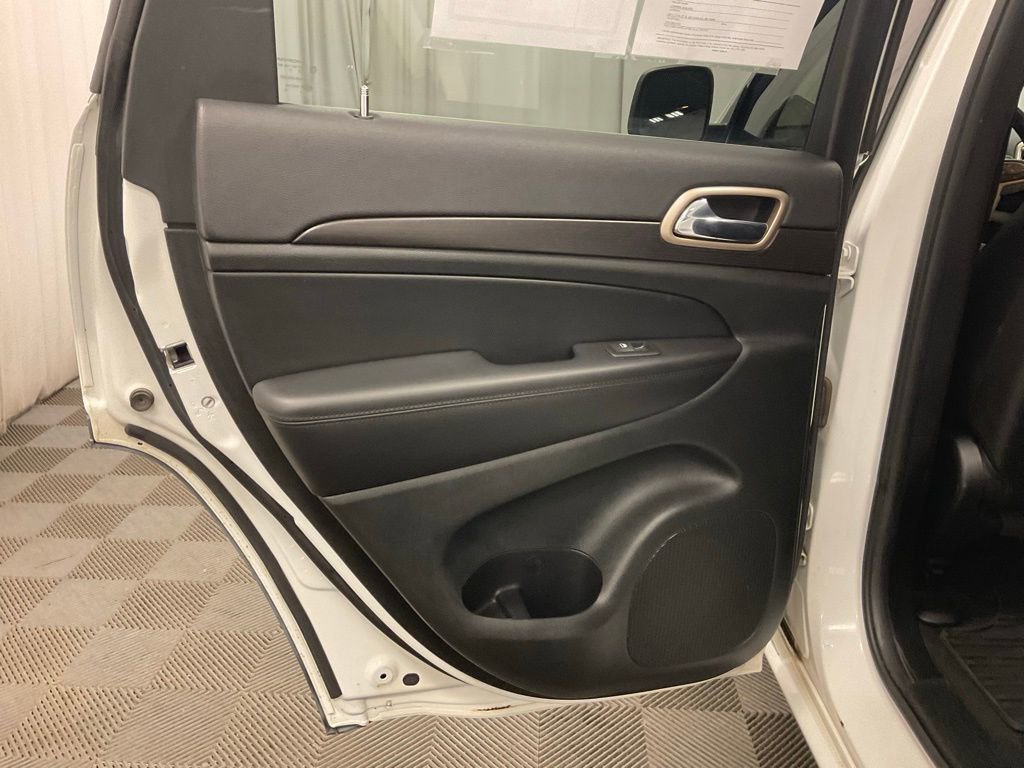 Used 2015 Jeep Grand Cherokee Altitude image 24