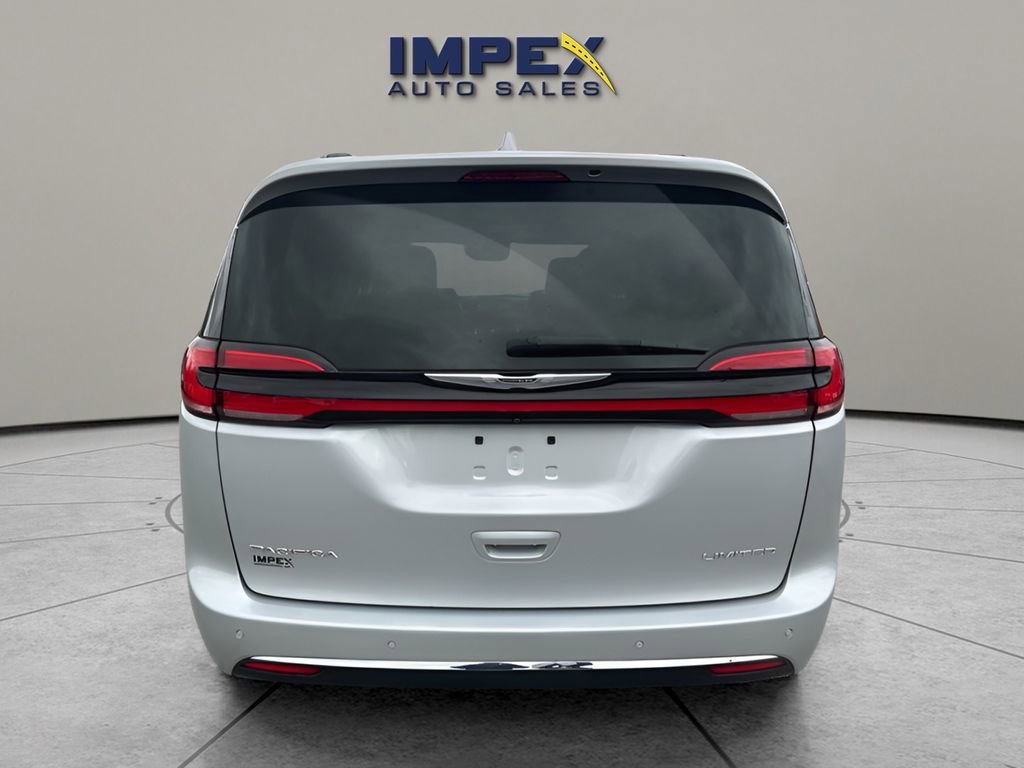 Used 2022 Chrysler Pacifica Limited image 4