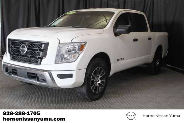 Used 2022 Nissan Titan SV image 3