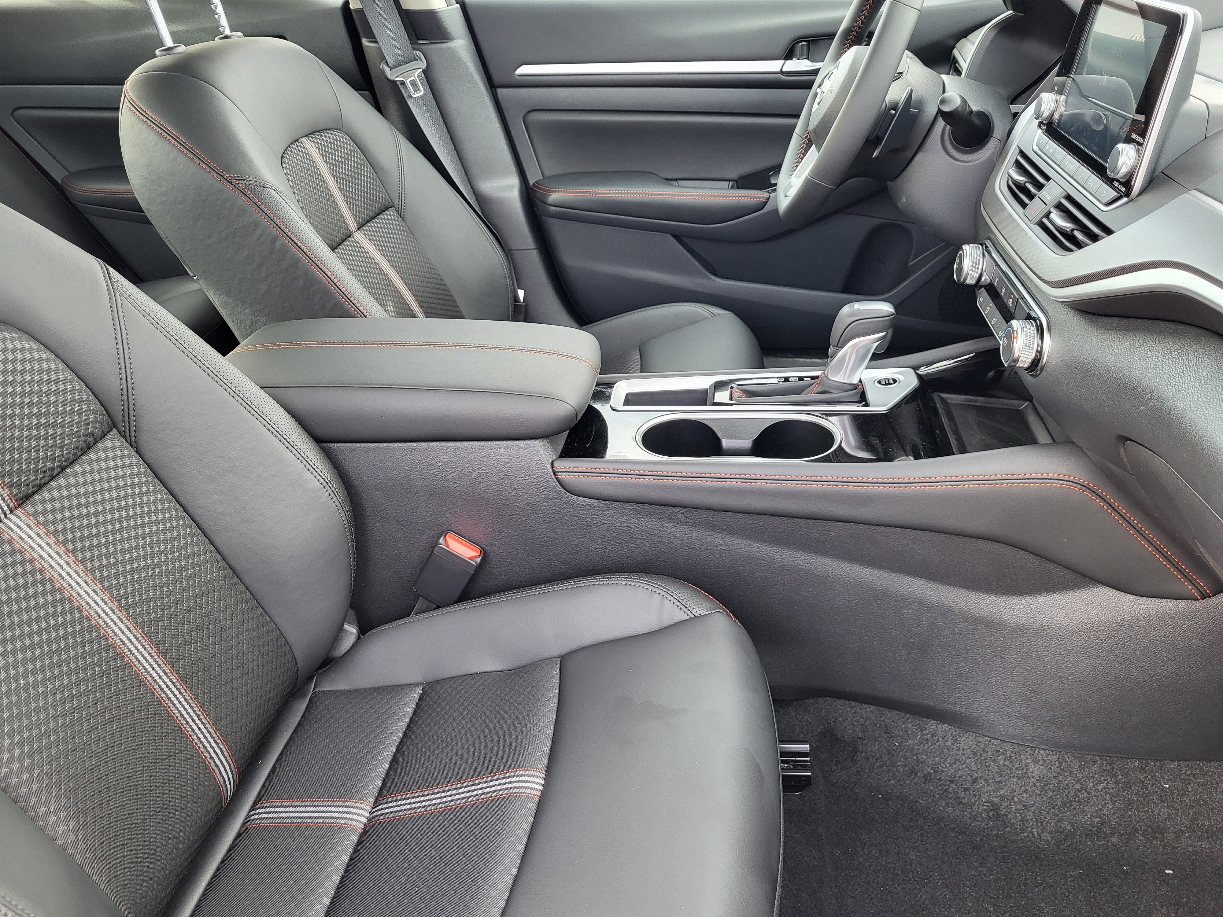 New 2025 Nissan Altima 2.5 SR image 9