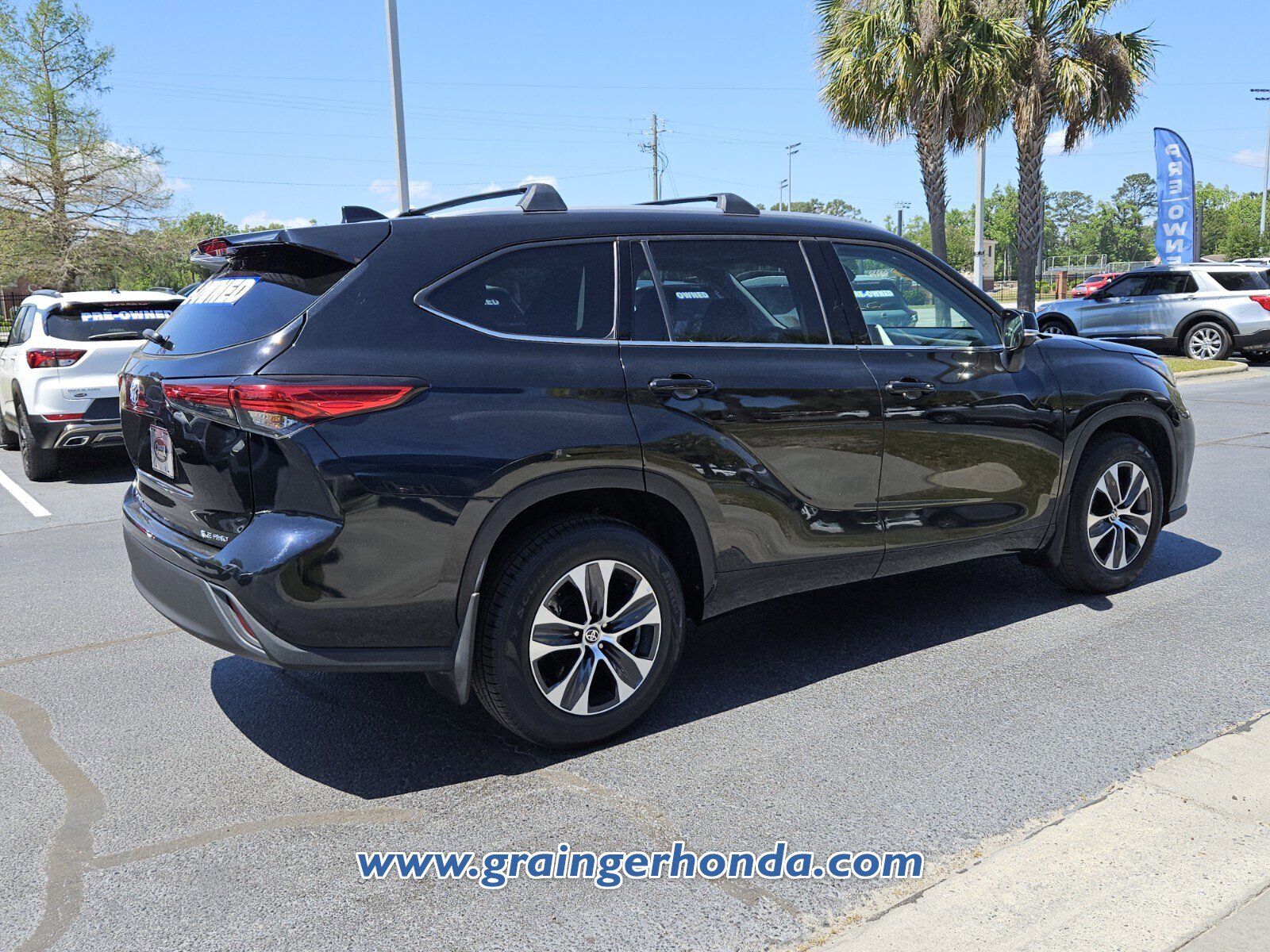 Used 2022 Toyota Highlander XLE image 5
