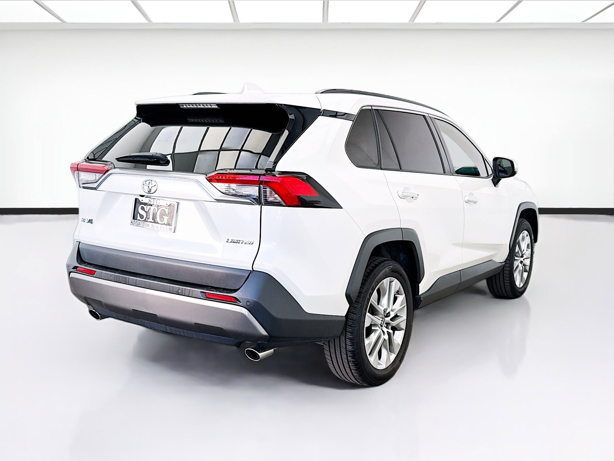 Used 2021 Toyota RAV4 Limited FWD image 4