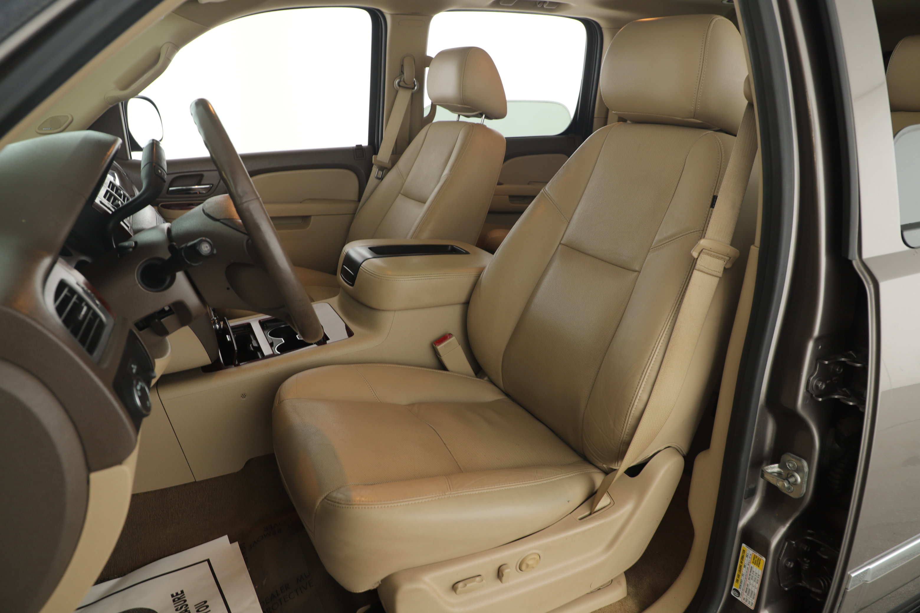 Used 2013 Chevrolet Suburban LTZ image 12