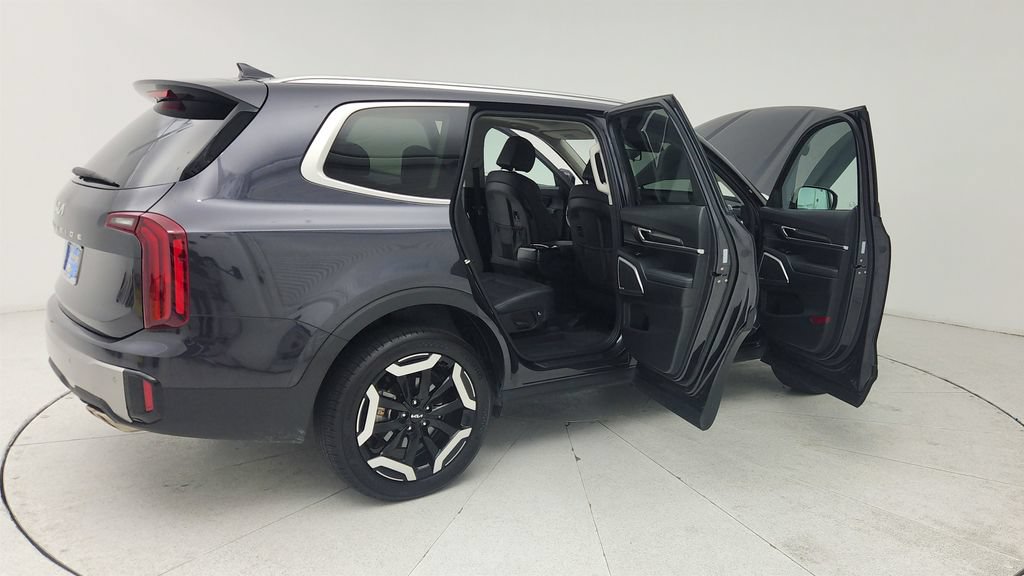 Used 2025 Kia Telluride S FWD image 12