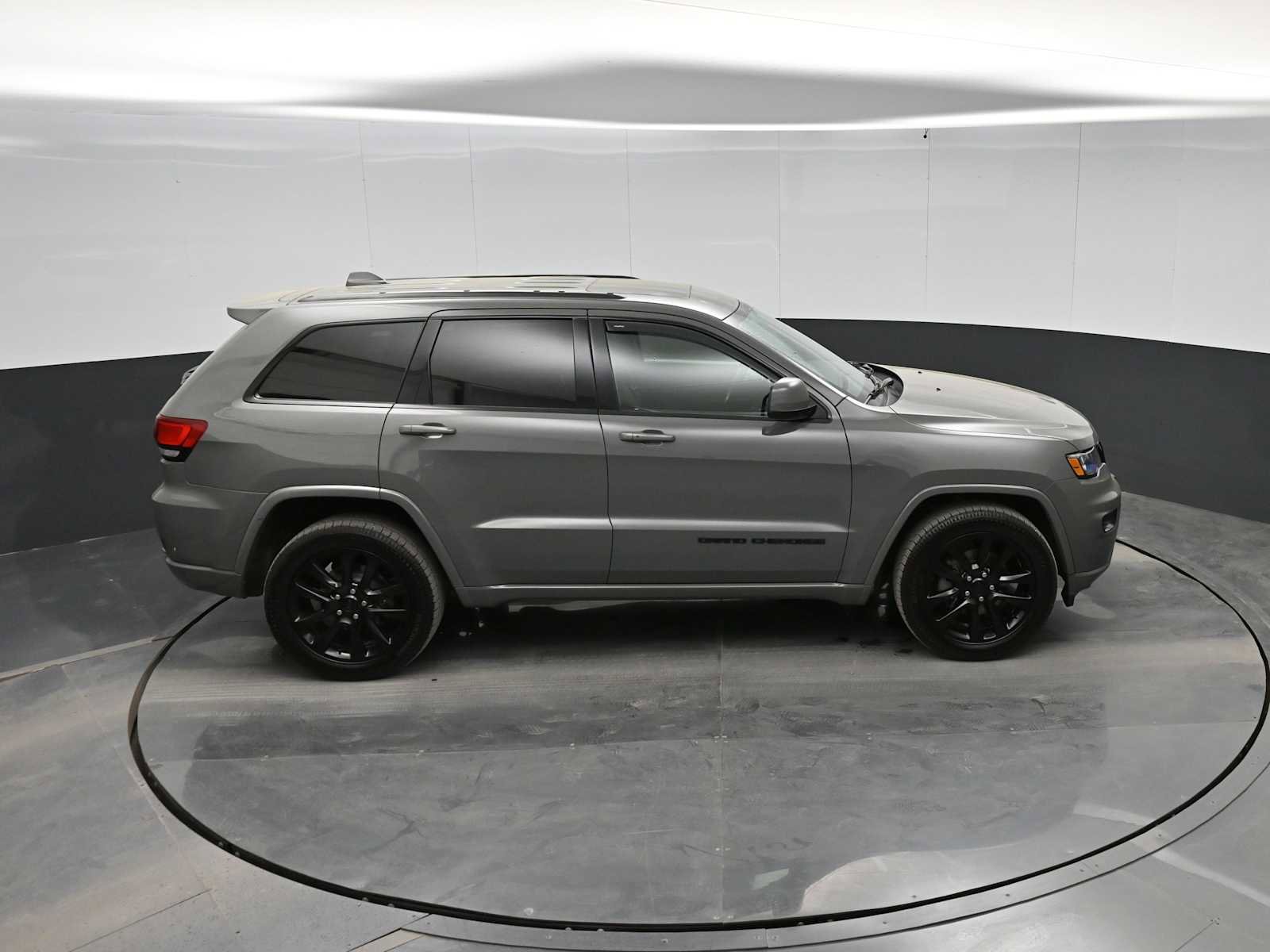 Used 2019 Jeep Grand Cherokee Altitude image 31