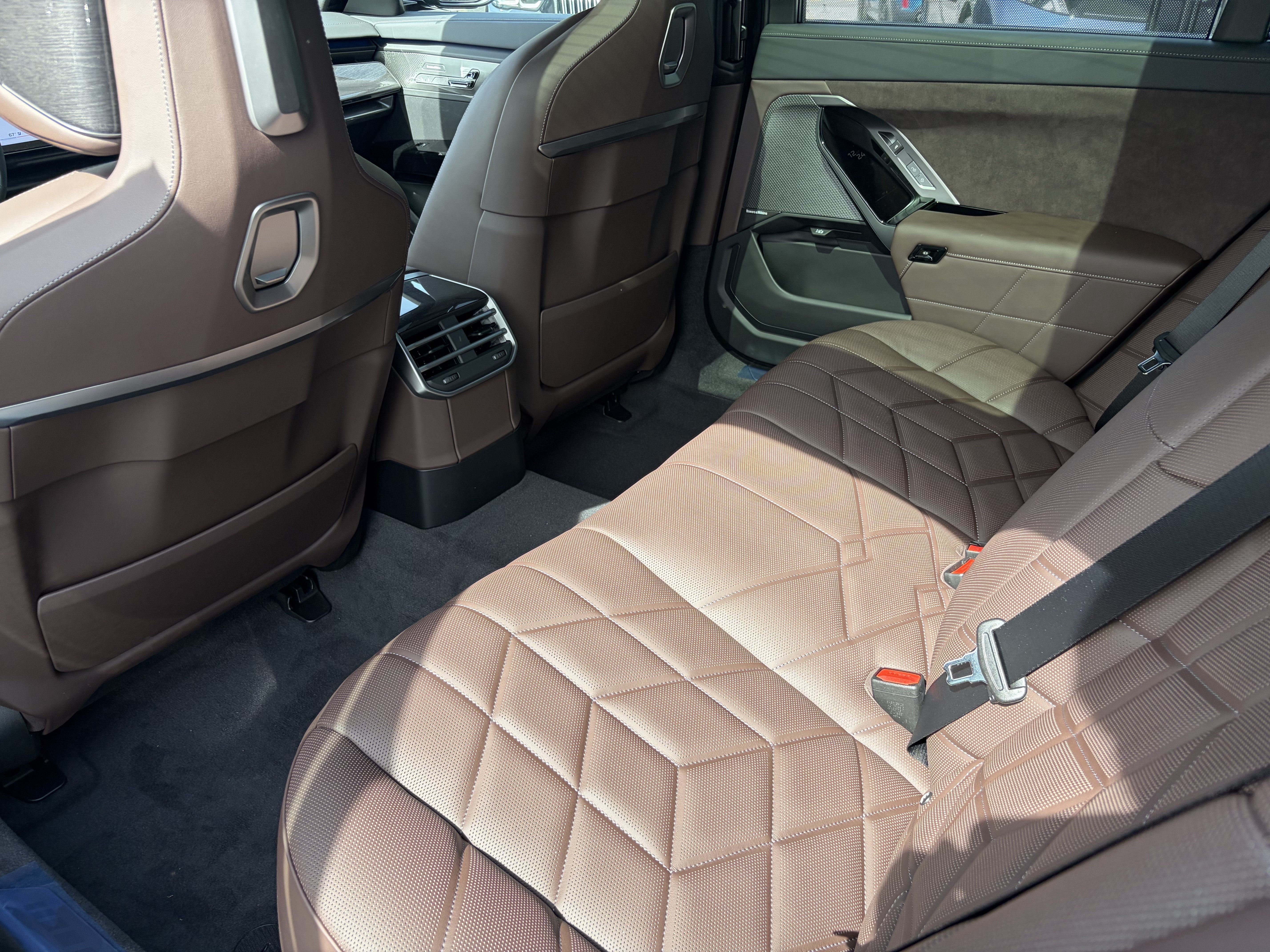 New 2027 BMW 740i xDrive w/ Executive Package AWD/4WD image 17