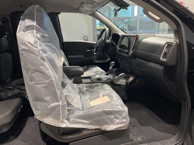 Used 2025 Nissan Frontier SV image 31