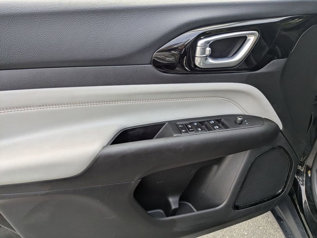 Used 2025 Jeep Compass Limited image 15