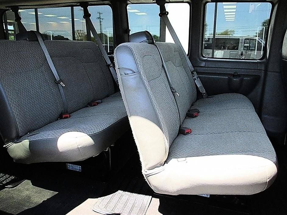 Used 2024 Chevrolet Express 3500 LS RWD image 4