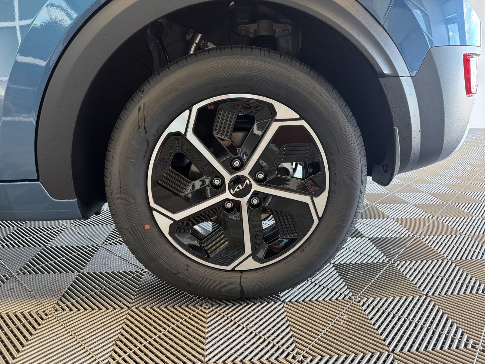 New 2026 Kia Niro EX FWD image 8
