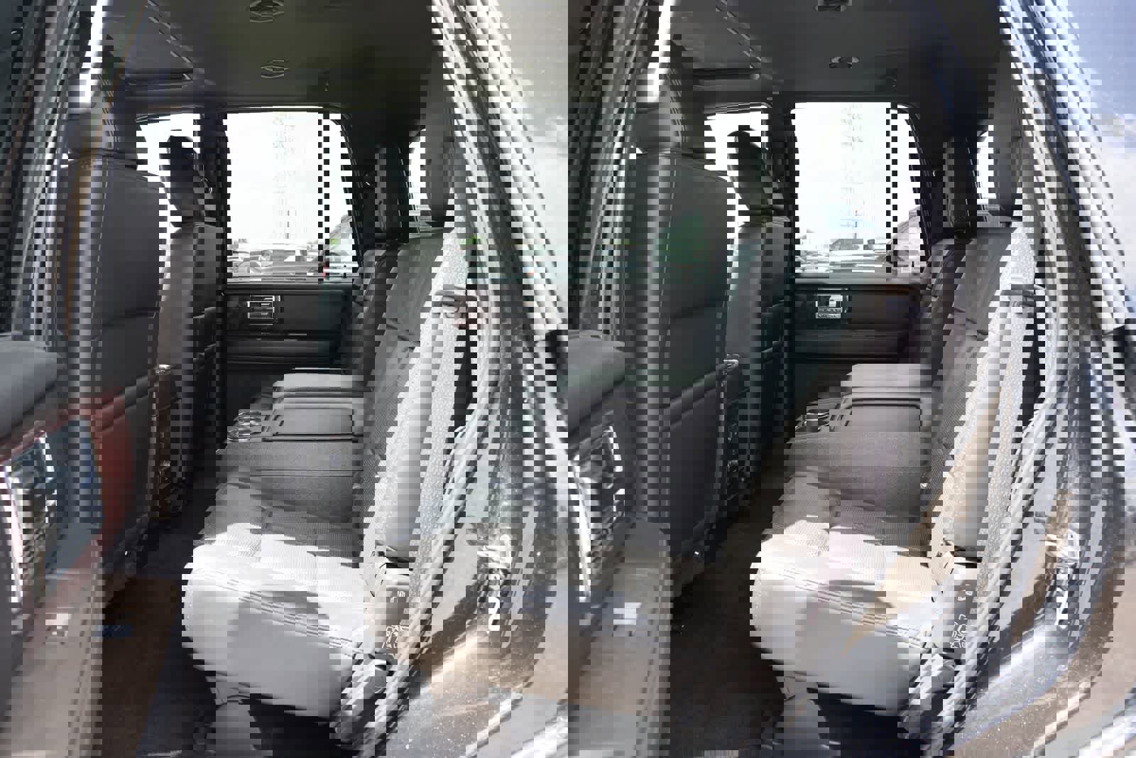 Used 2014 Lincoln Navigator 4WD image 18