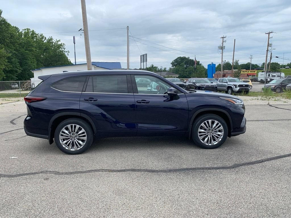 New 2026 Toyota Highlander Platinum AWD/4WD image 6