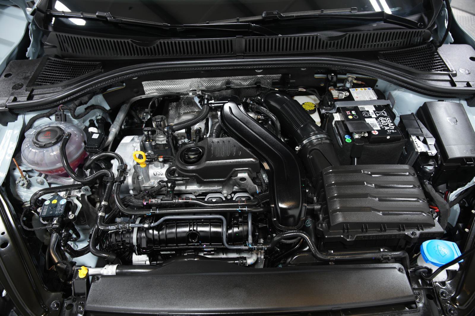 Used 2025 Volkswagen Jetta SE image 43