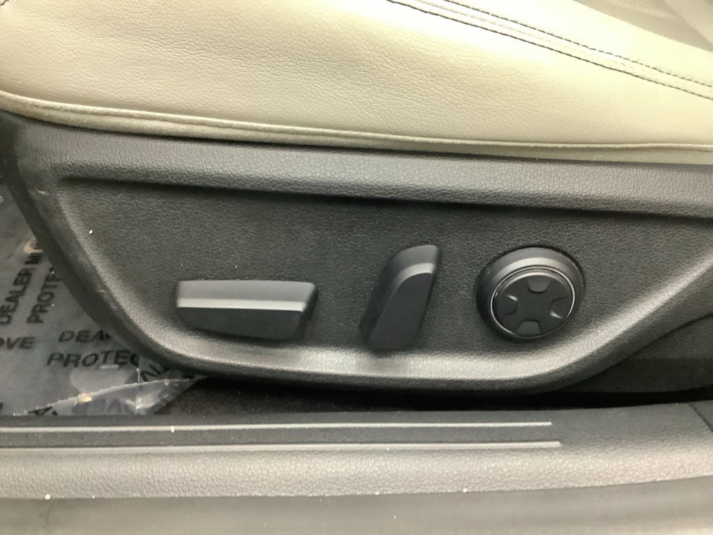 Used 2024 Genesis G70 2.5T image 14