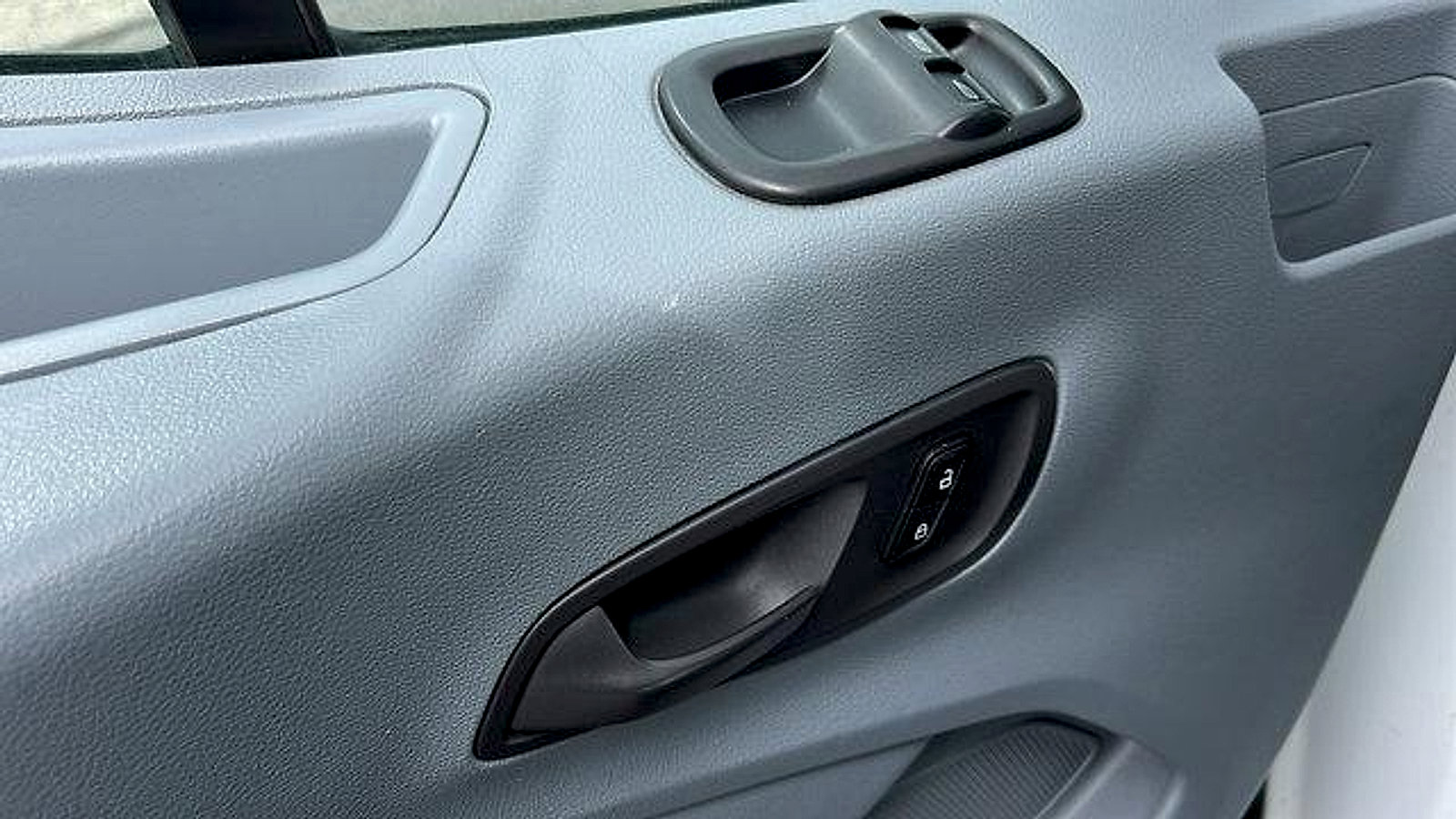 Used 2017 Ford Transit 350 XL image 17