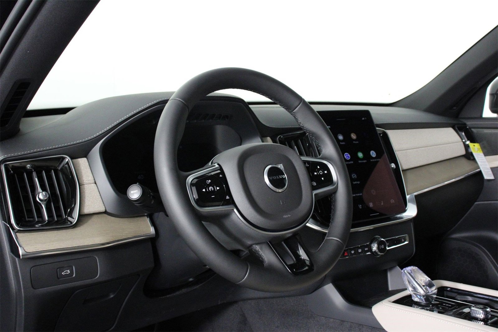 New 2026 Volvo XC90 B5 Plus image 8