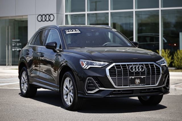 Certified 2025 Audi Q3 2.0T Premium w/ Convenience Package AWD/4WD image 2