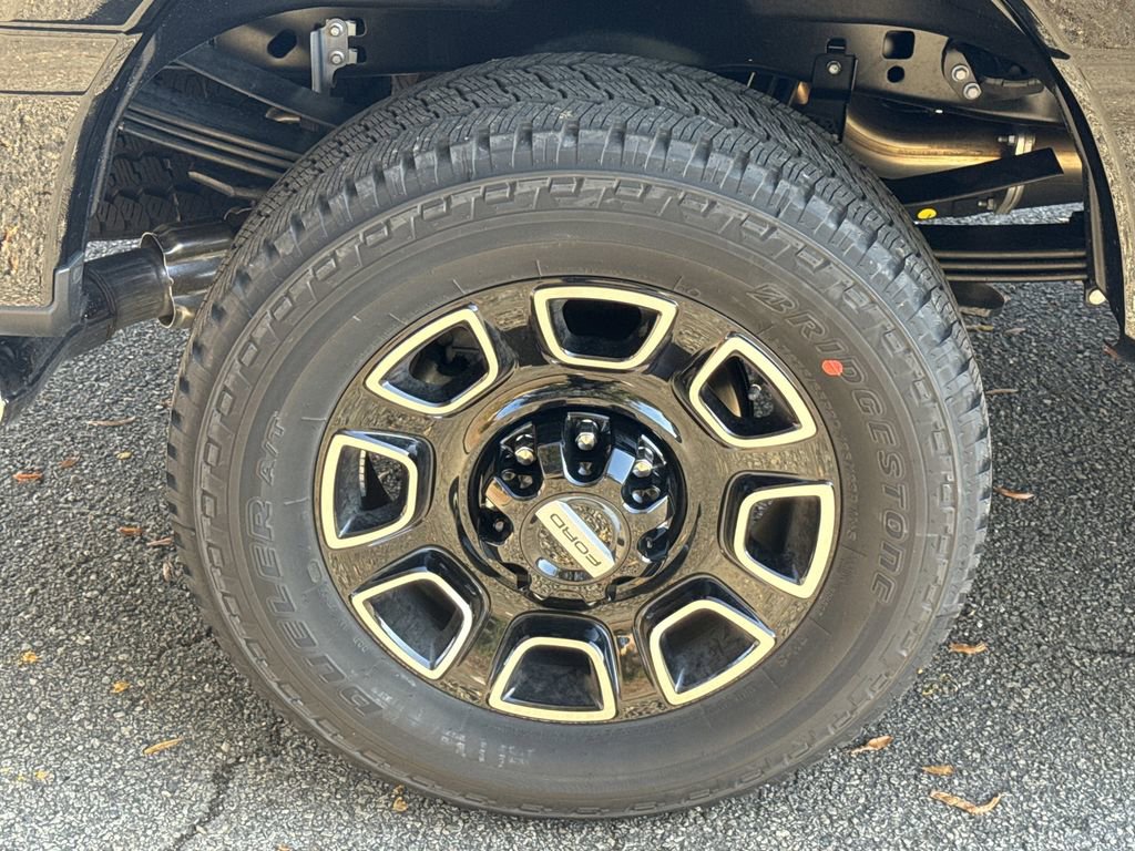 New 2025 Ford F350 Platinum w/ FX4 Off-Road Package image 17