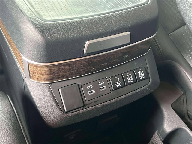 Used 2025 Toyota Sienna Platinum image 17