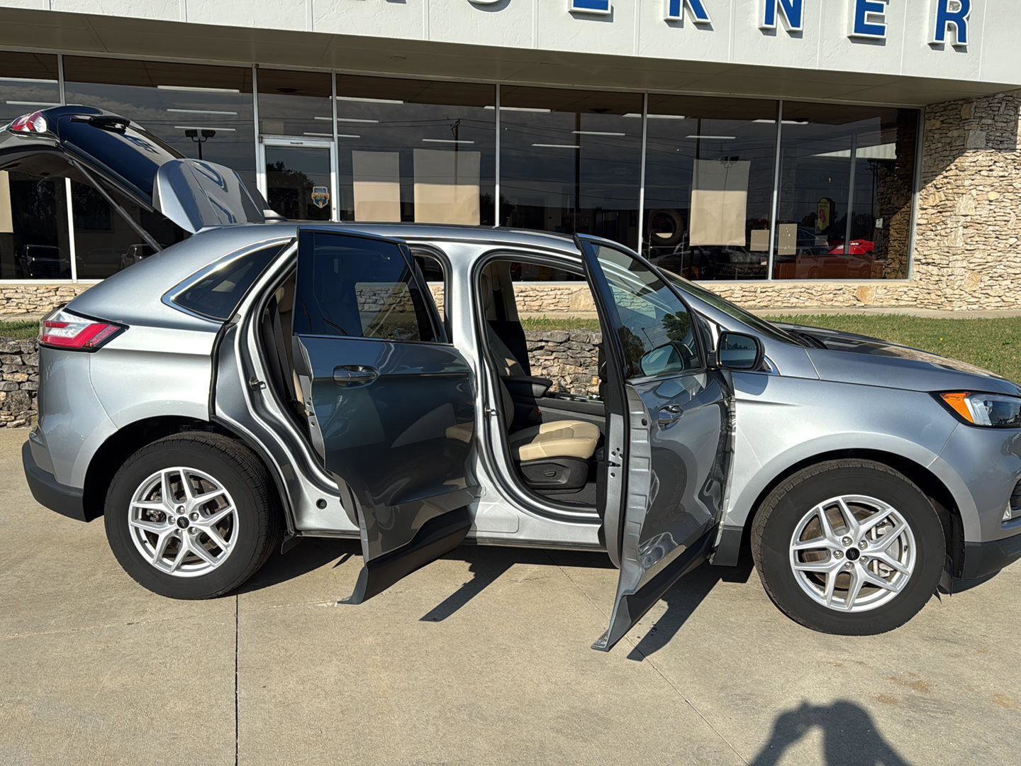 Used 2024 Ford Edge SEL w/ Convenience Package image 18