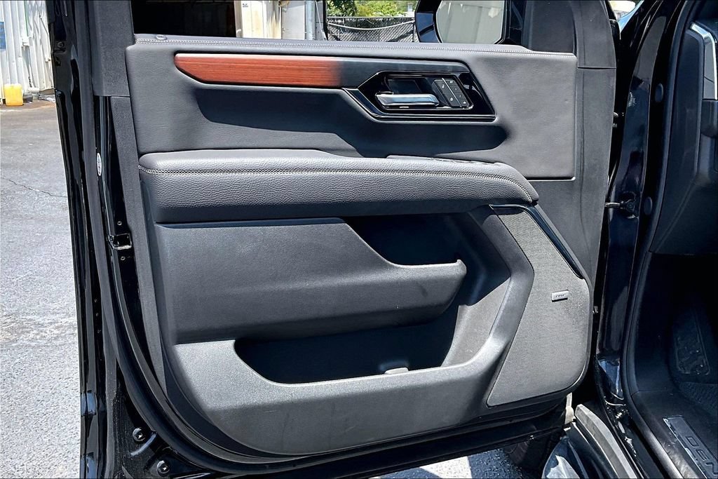 Used 2026 GMC Yukon Denali AWD/4WD image 19