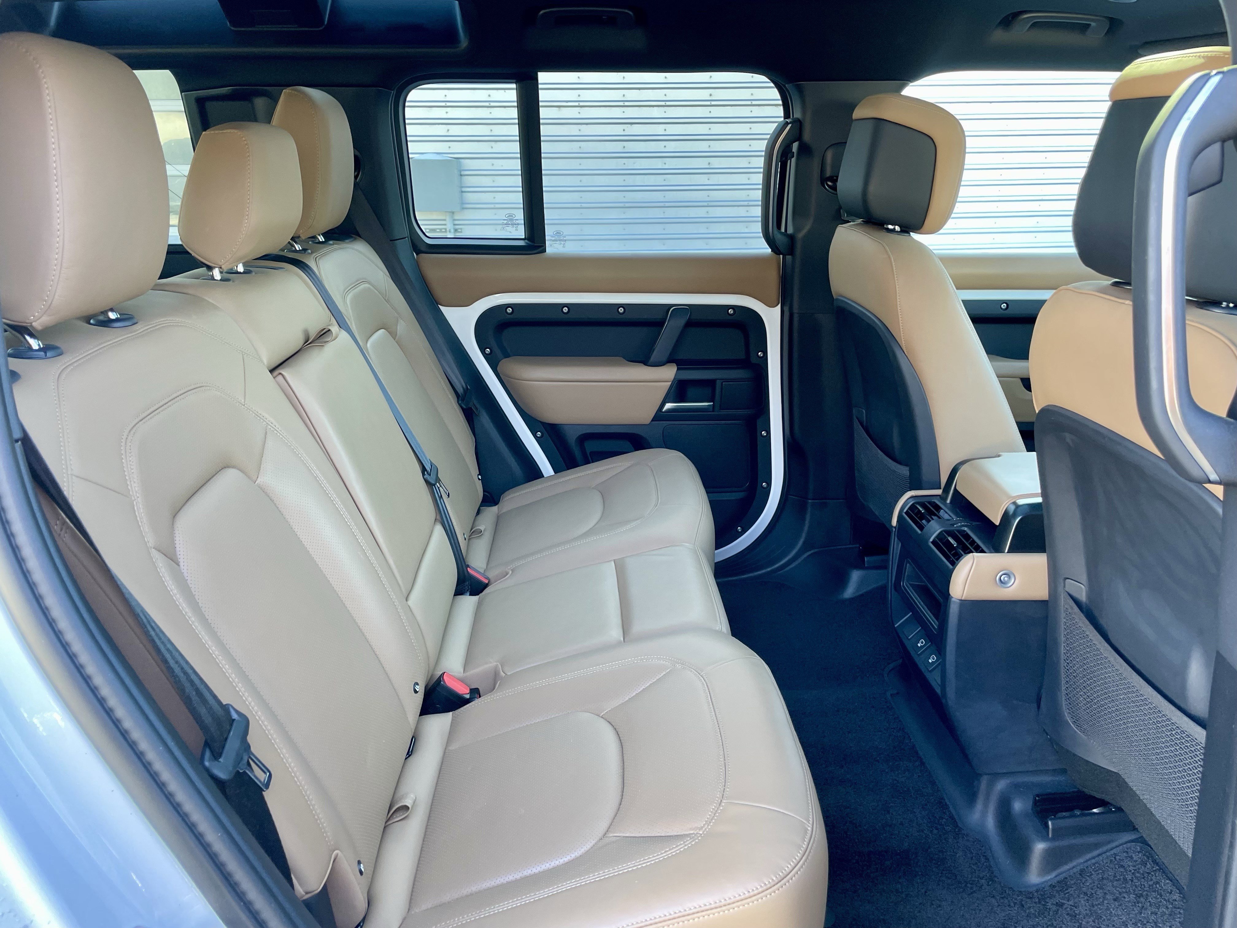 Certified 2025 Land Rover Defender 110 X-Dynamic SE image 31