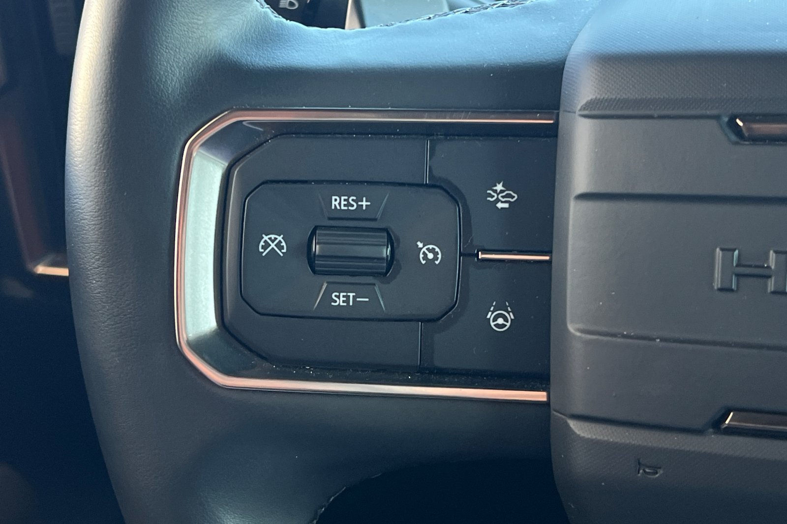 Used 2025 GMC Hummer EV 2X AWD/4WD image 36