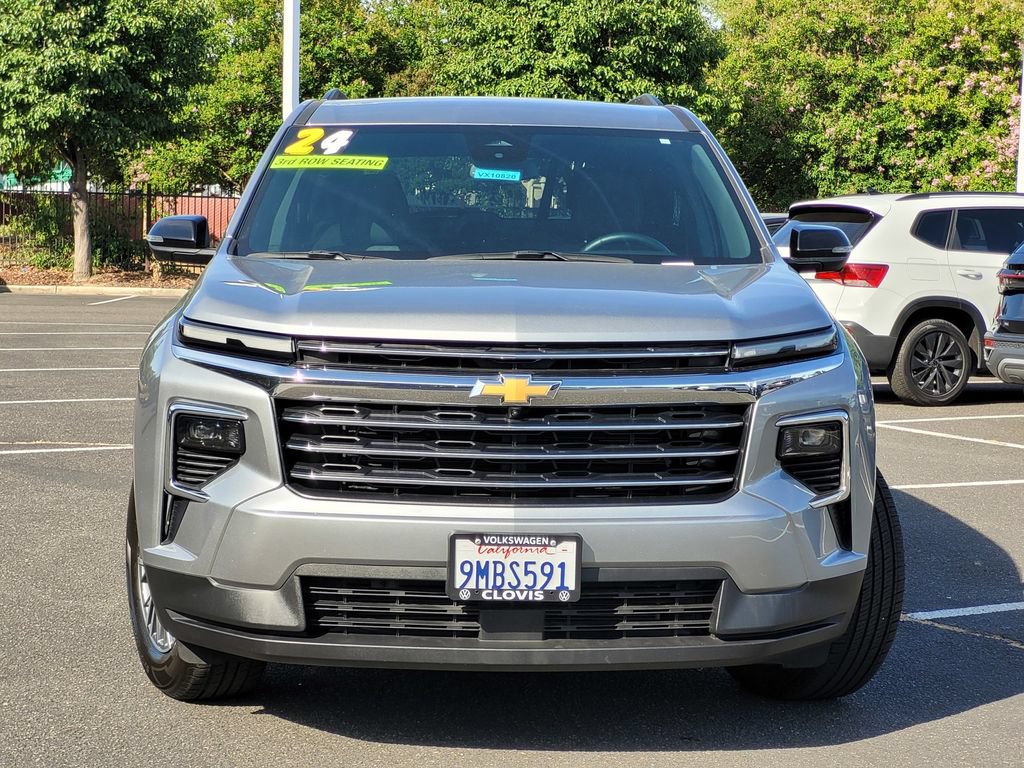 Used 2024 Chevrolet Traverse LT FWD image 3