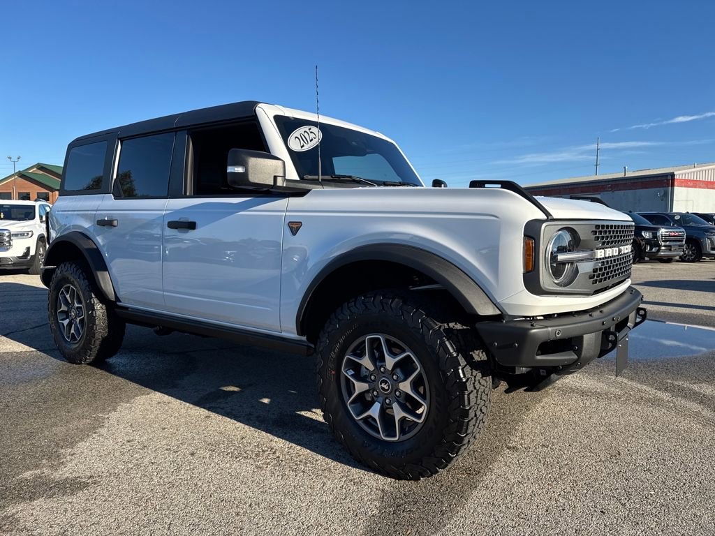 Used 2025 Ford Bronco Badlands image 7