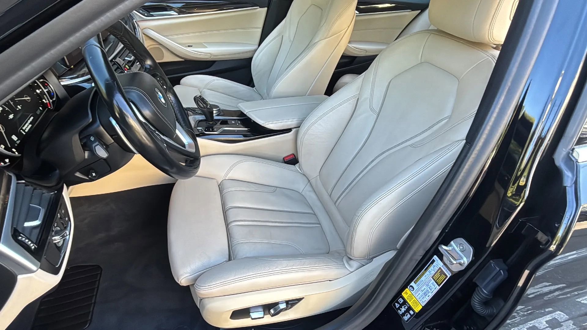 Used 2019 BMW 530i xDrive w/ Convenience Package image 19