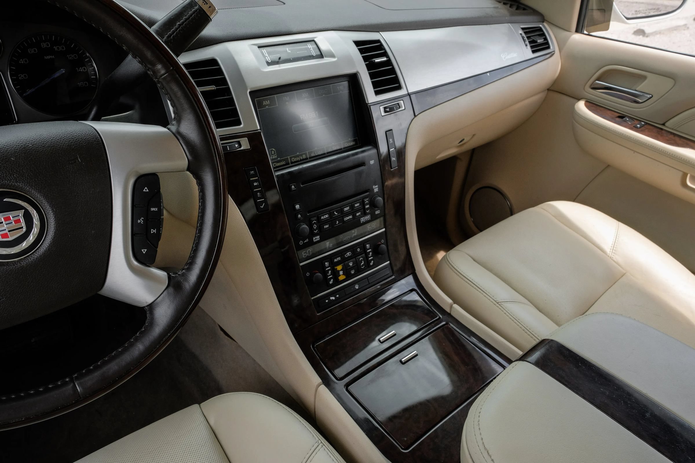 Used 2007 Cadillac Escalade EXT w/ Information Package AWD/4WD image 24