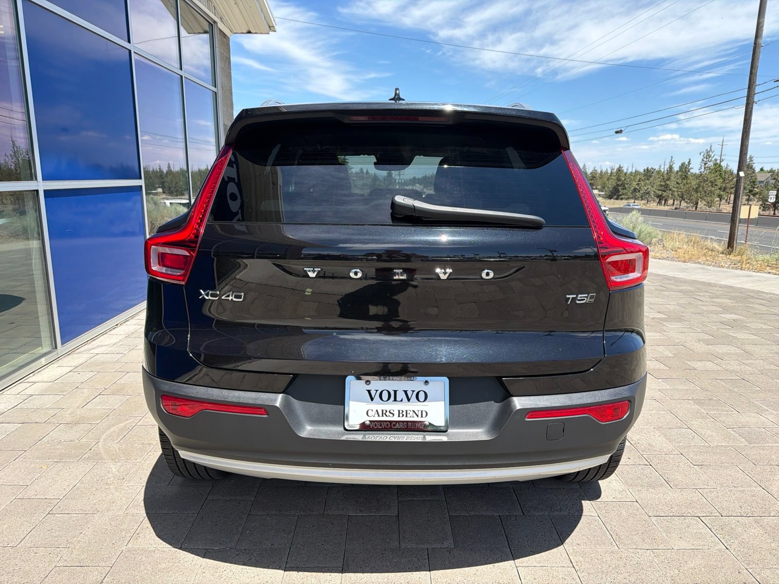 Used 2020 Volvo XC40 T5 Momentum w/ Protection Package Premier AWD/4WD image 6