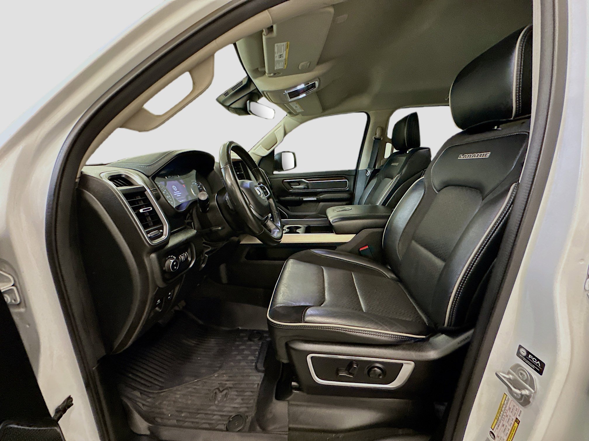 Used 2022 RAM 1500 Laramie AWD/4WD image 13
