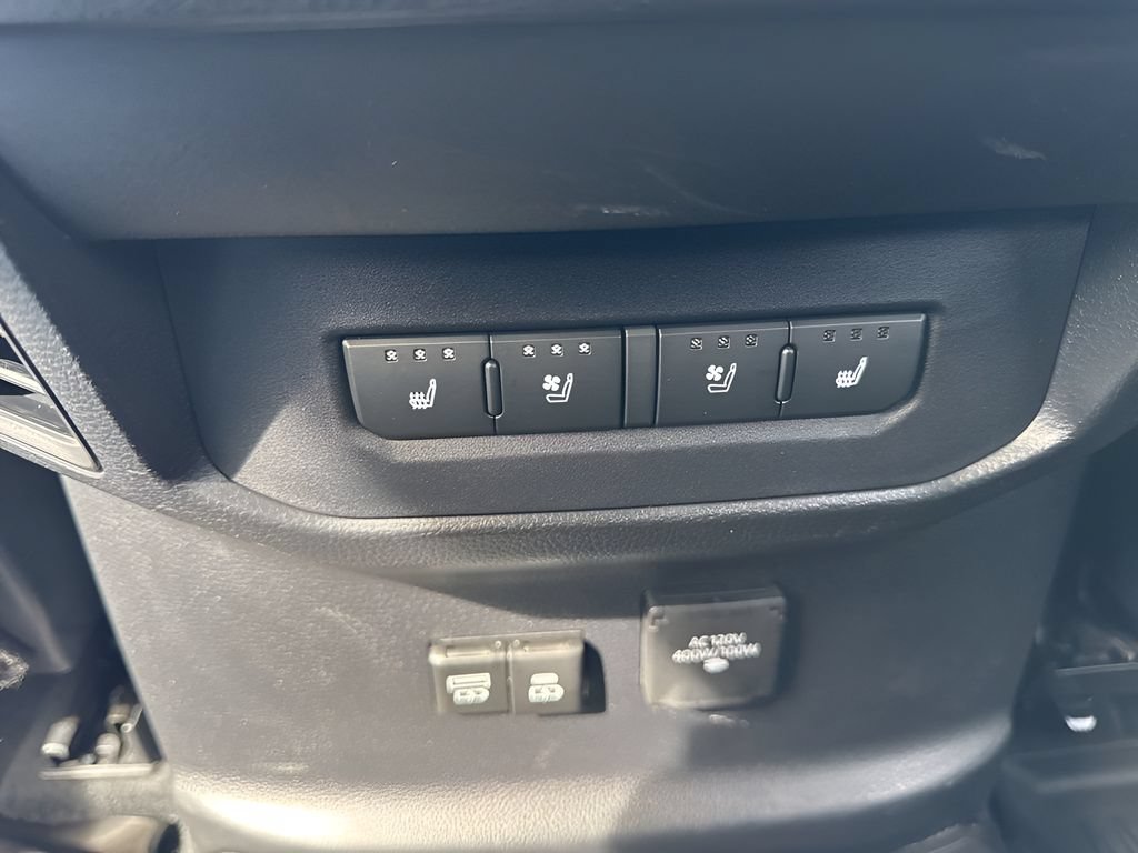 Used 2025 Toyota Tundra Platinum AWD/4WD image 14