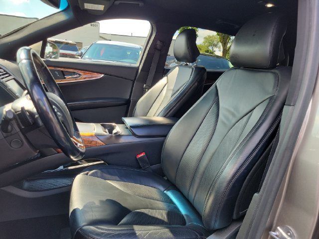 Used 2016 Lincoln MKX Select w/ Select Plus Package AWD/4WD image 5