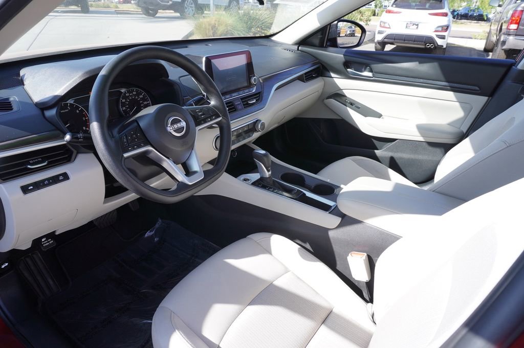 Certified 2025 Nissan Altima 2.5 SV FWD image 16