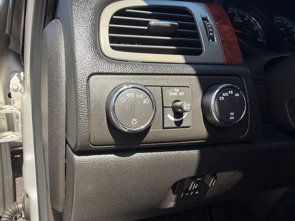 Used 2011 Chevrolet Avalanche LS image 22