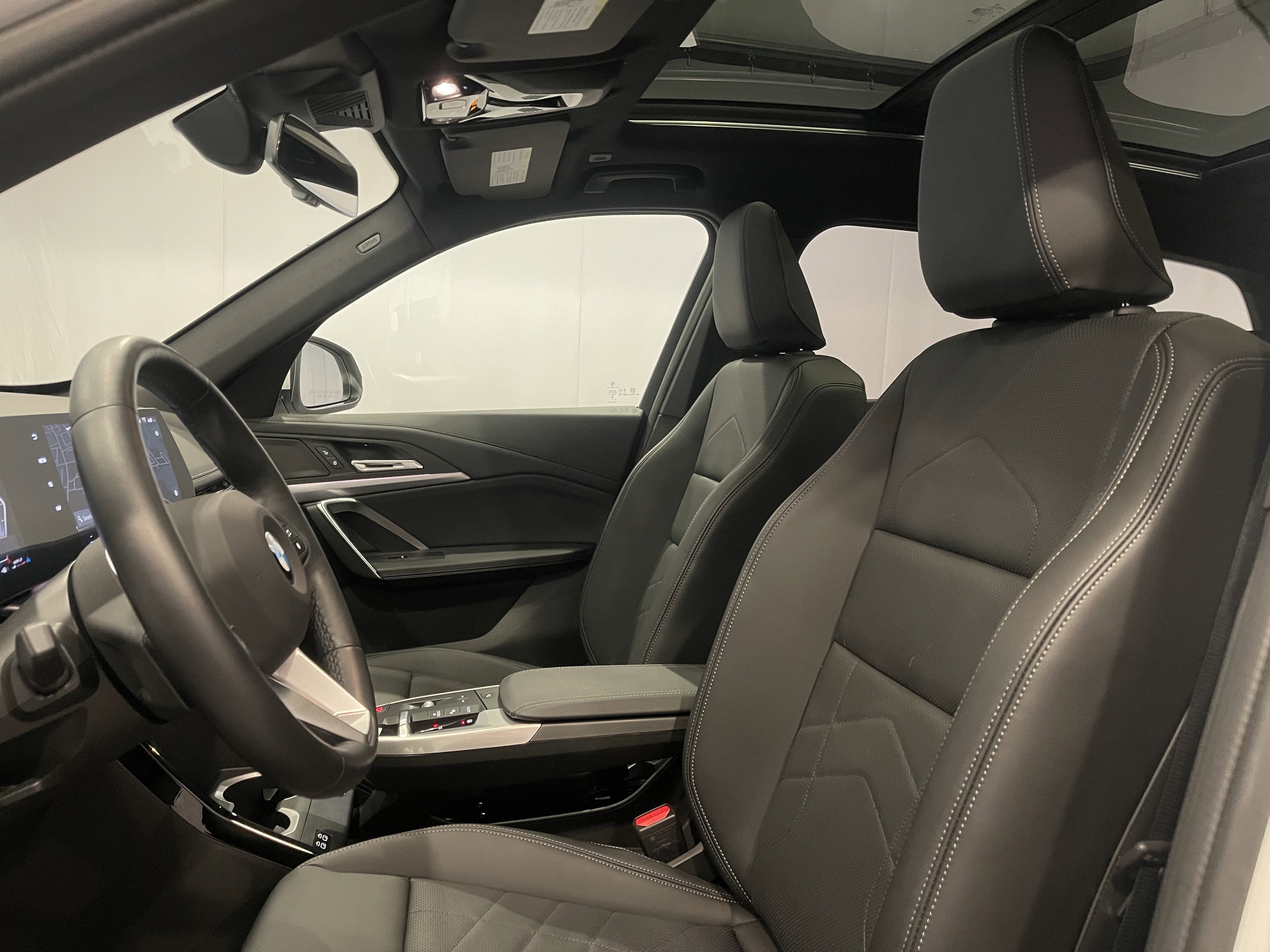 Used 2025 BMW X1 xDrive28i w/ Technology Package image 14