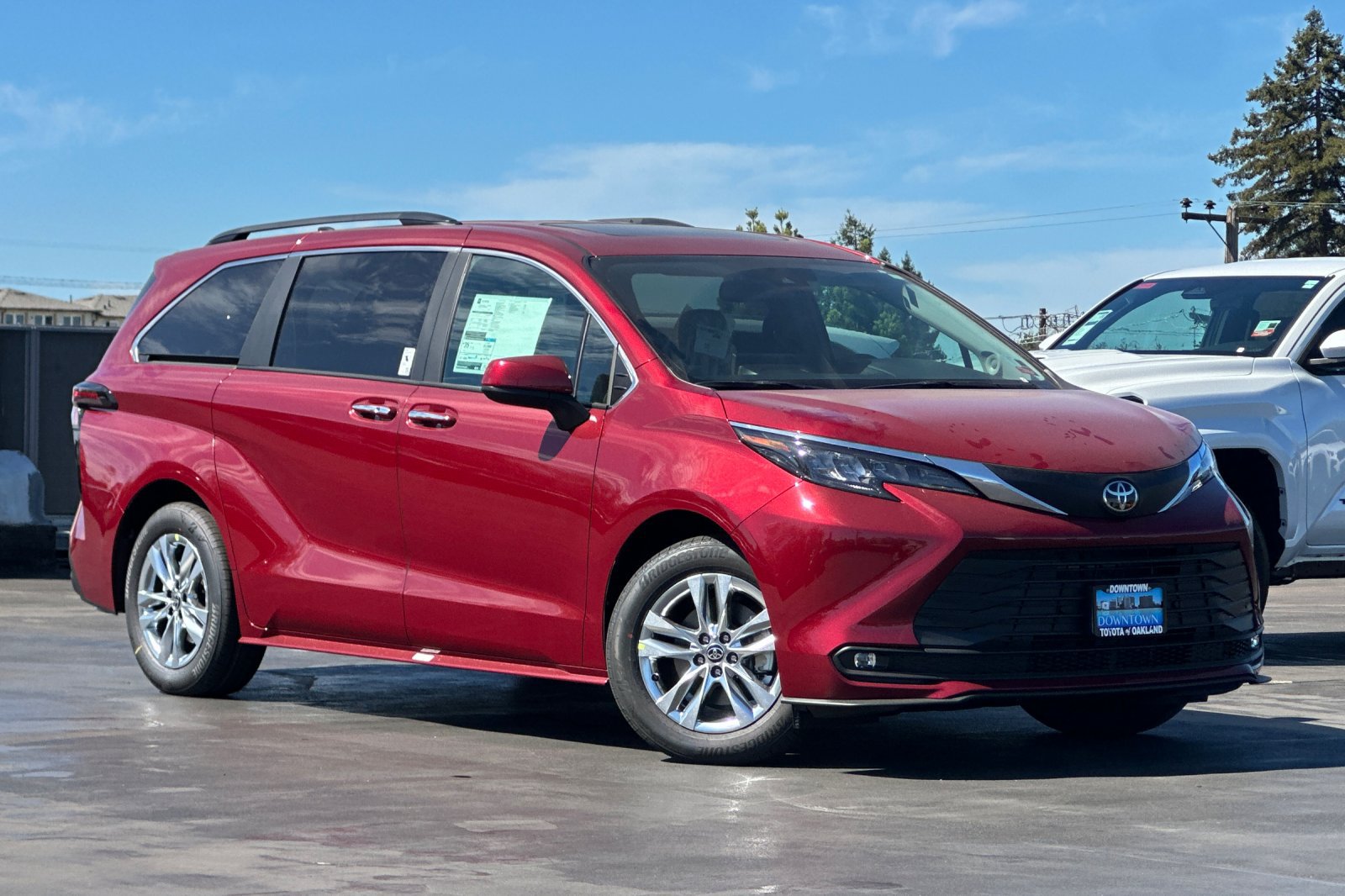 New 2026 Toyota Sienna XLE AWD/4WD image 2
