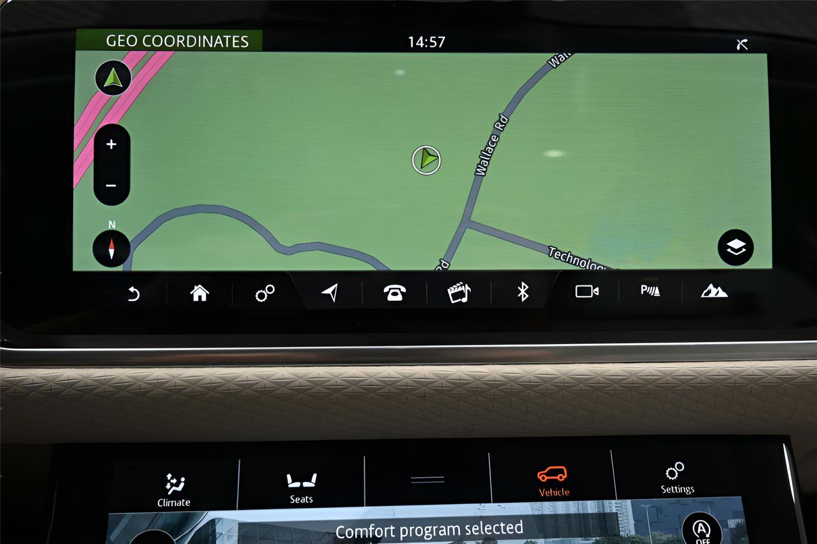 Used 2018 Land Rover Range Rover Velar R-Dynamic SE AWD/4WD image 31