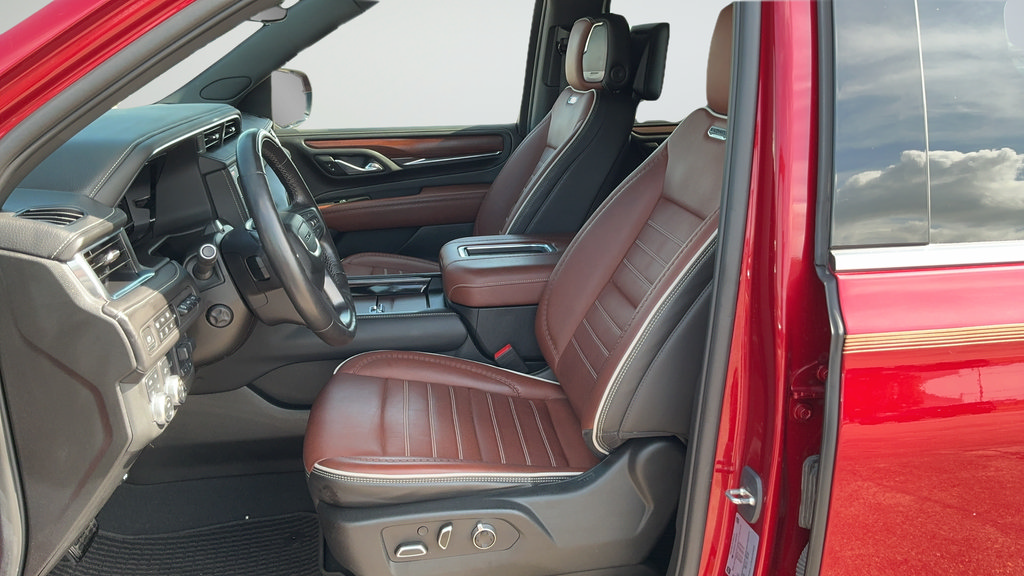 Used 2023 GMC Yukon XL Denali Ultimate AWD/4WD image 16