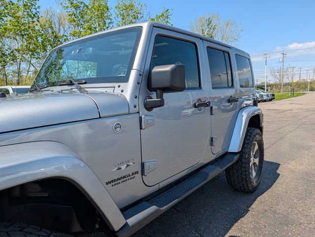 Used 2017 Jeep Wrangler Unlimited Sahara w/ Connectivity Group AWD/4WD image 3