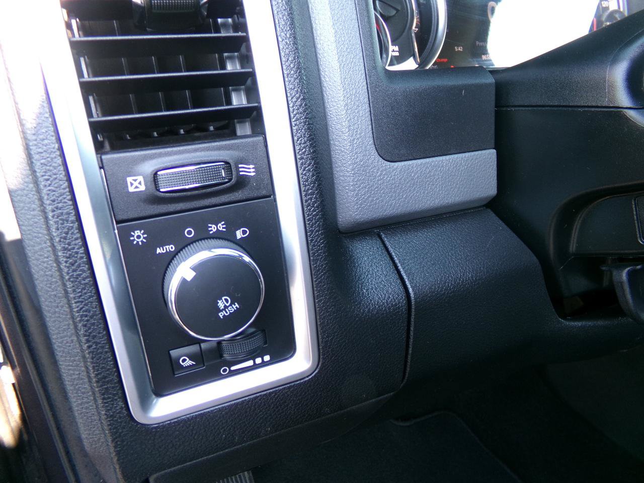 Used 2017 RAM 1500 Classic SLT w/ SLT Plus D←cor Group AWD/4WD image 14