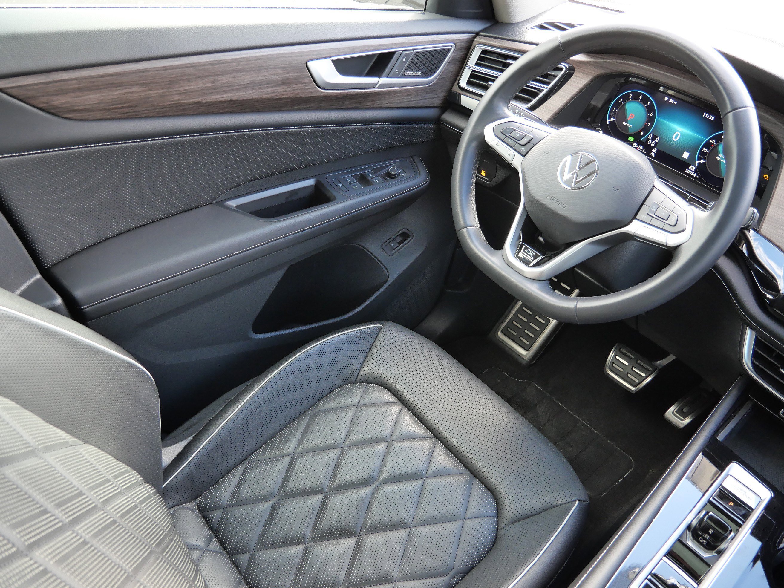 Certified 2024 Volkswagen Atlas SEL Premium R-Line image 9