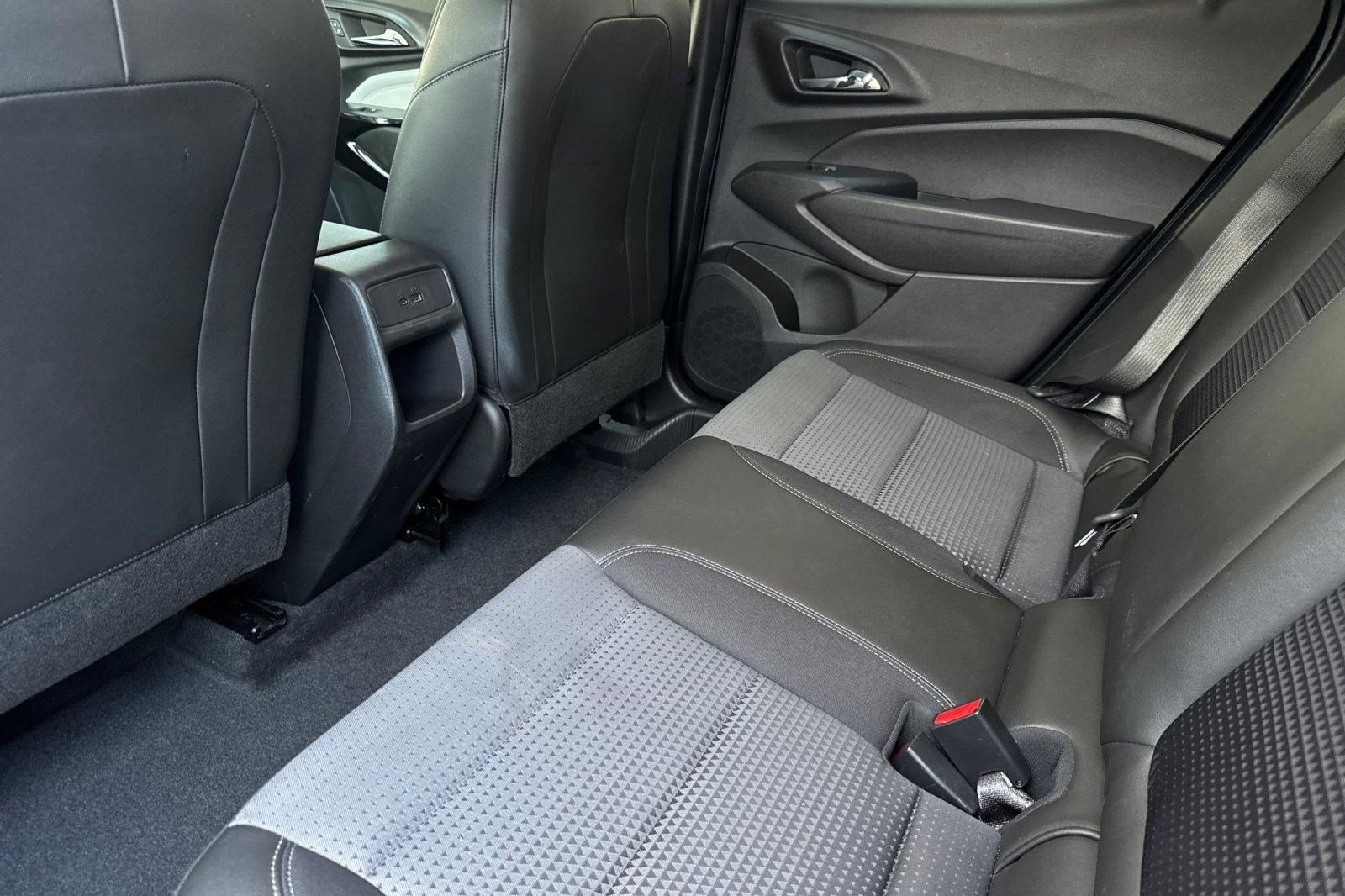 Used 2025 Chevrolet Trax LT image 24