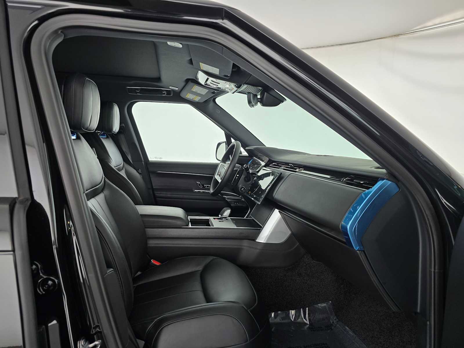 New 2025 Land Rover Range Rover SE AWD/4WD image 10