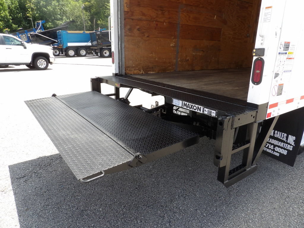 Used 2019 Isuzu NPR RWD image 43